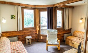 Living area - Apartment in Les Orres With Panoramic Views (Les Orres)