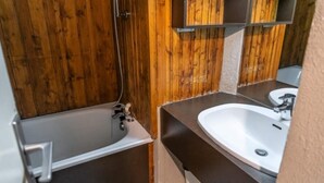 Bathroom - Apartment in Les Orres With Panoramic Views (Les Orres)