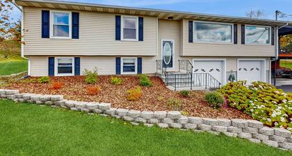 Beautiful Seneca Lake Property â Main House + Studio Apartment with Deck & Gym