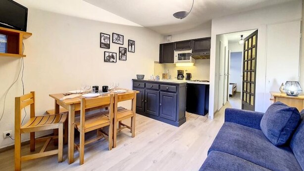 Living area - Functional and Bright Apartment Close to the Slopes Balcony (Les Belleville)
