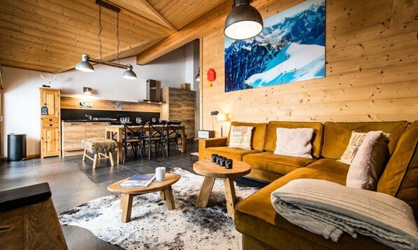 Living area - Apartment in Arves With Sauna & Terrace (Saint-Sorlin-d'Arves)