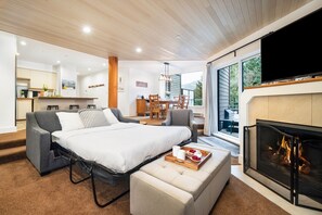 Smart TV, chimenea, videojuegos y tenis de mesa