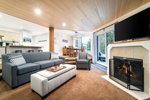 تلفزيون ذكي، مدفأة، ألعاب فيديو، تنس طاولة