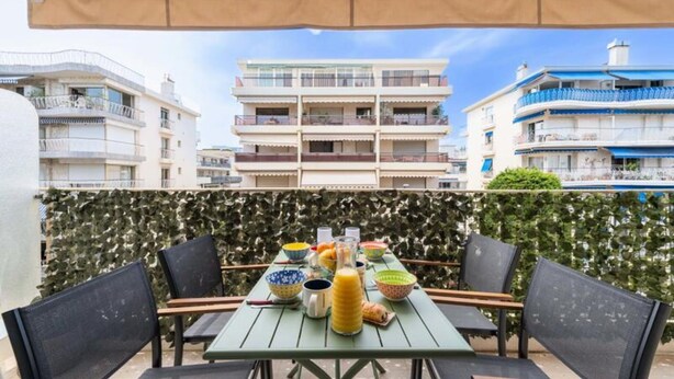 Outdoor dining - Apartment in Palm Beach Near Moure Rouge (Cannes)