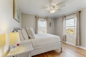 3 عدّة غرف نوم ومكواة/لوح كي وخدمة الإنترنت وملاءات أسرّة