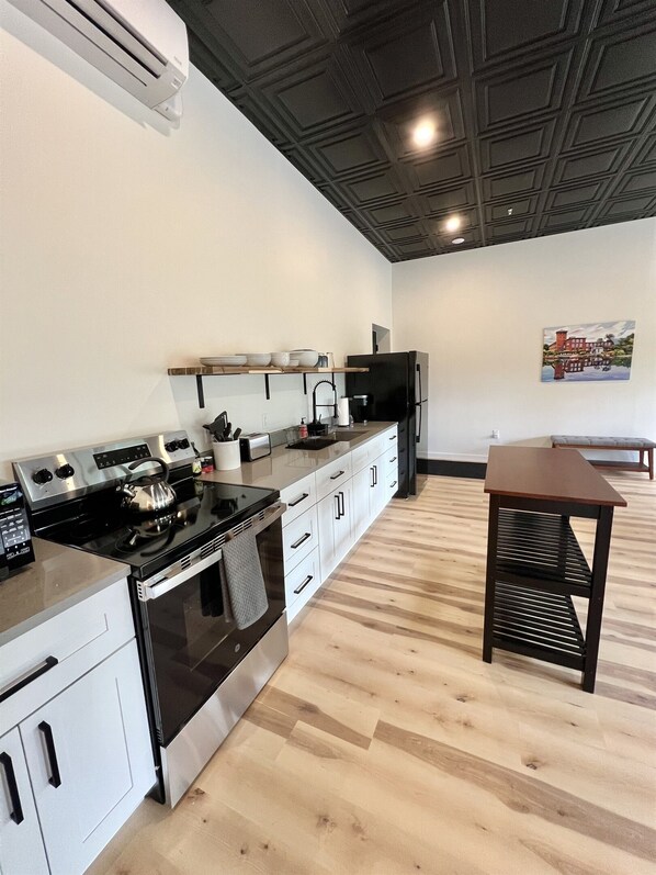 Refrigerador, microondas, horno, placa de cocina