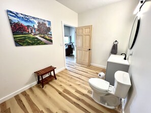 Ducha, secador de pelo y toallas