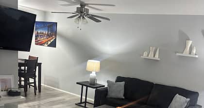 Welcoming 3-bedroom cozy house, Four minutes away from the Husky refinery