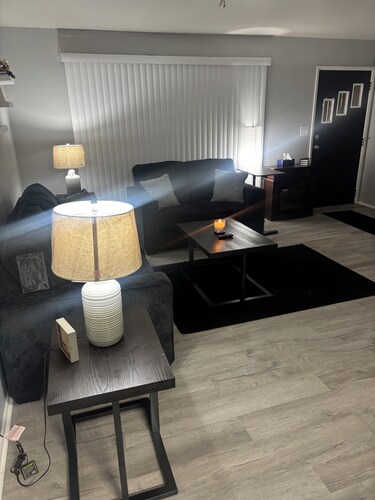 Welcoming 3-bedroom cozy house, Four minutes away from the Husky refinery