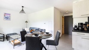 Dining - Apartment in Genos Near Lake Loudenvielle (Genos)