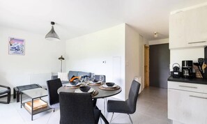 Dining - Apartment in Genos Near Lake Loudenvielle (Genos)