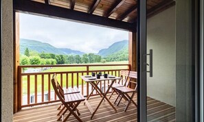 Outdoor dining - Apartment in Genos Near Lake Loudenvielle (Genos)