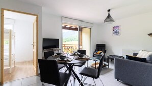 Dining - Apartment in Genos Near Lake Loudenvielle (Genos)