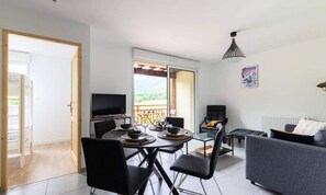 Dining - Apartment in Genos Near Lake Loudenvielle (Genos)