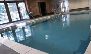 Pool - Apartment in Alps With Ski Lift Access (Saint-Léger-les-Mélèzes)