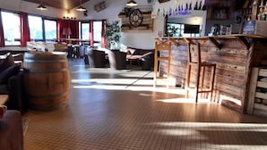 Bar (in der Unterkunft)