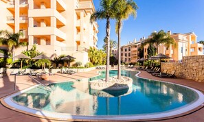 Indoor pool, outdoor pool - Apartment in Luz With Pools and Beach Access (Lagos)