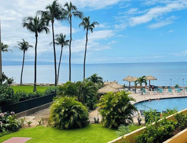 Pool - Royal Kahana Resort Unit 218 - Oceanview Studio near Beach, Pool. A/C (Lahaina)