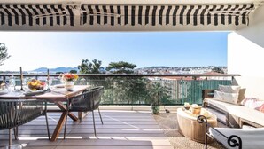 Unclassified image, 2 of 5, button - Apartment in Cannes With Stunning Sea View (Cannes)