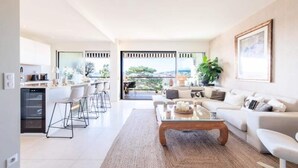 Unclassified image, 3 of 5, button - Apartment in Cannes With Stunning Sea View (Cannes)