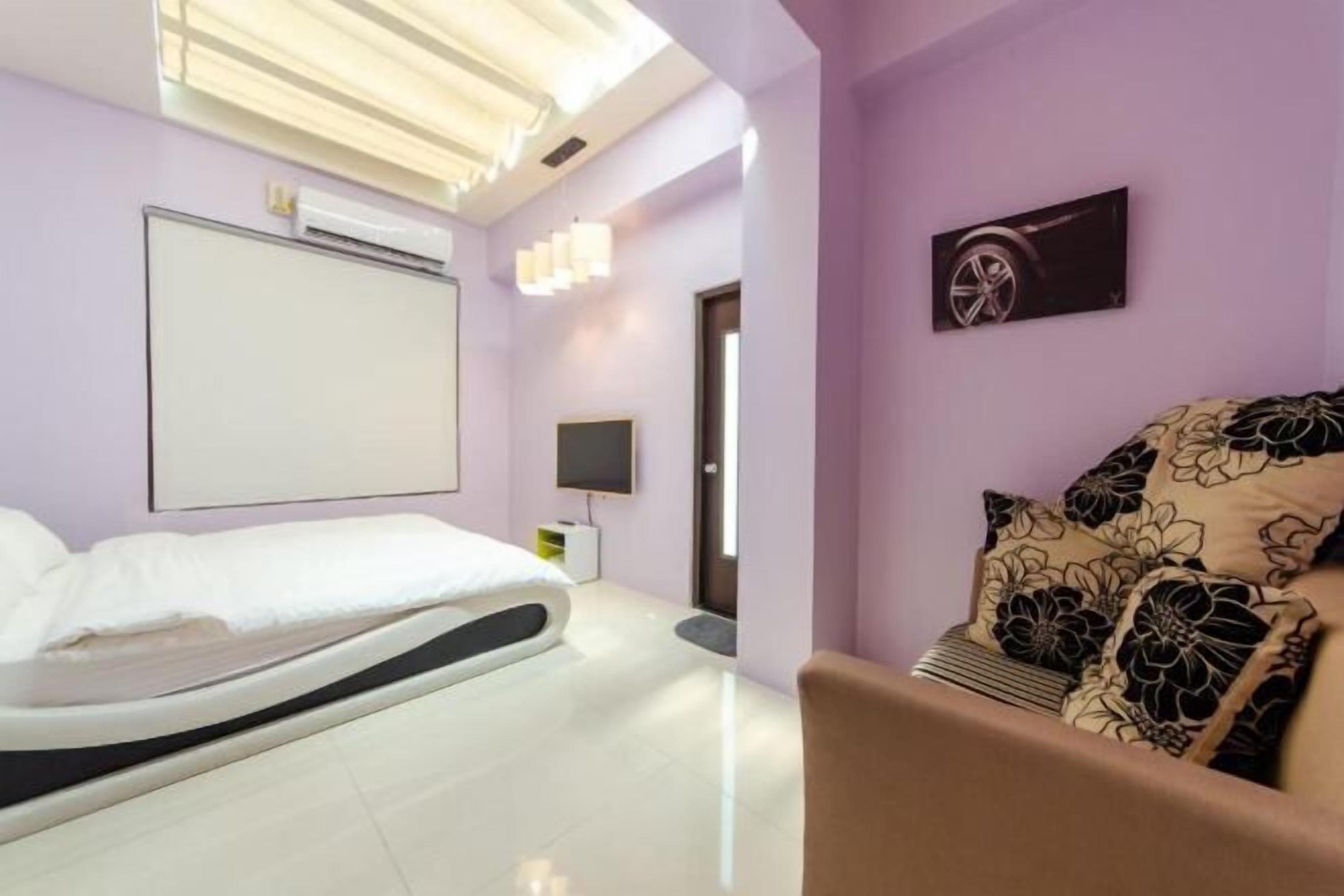Cribs/infant beds