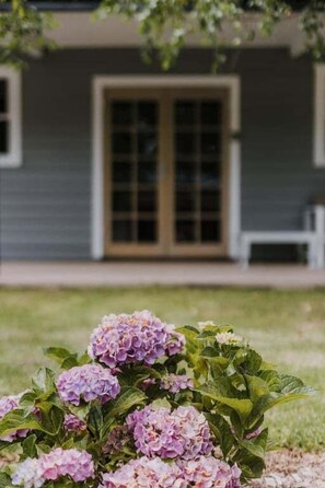 Exterior detail - Boonara a Luxe Retreat-3 Bedroom House +1 Bed Studio (Blue Mountains)