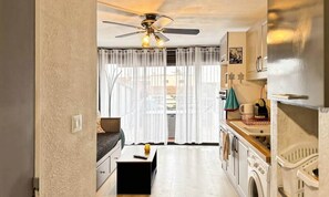 Interior - Studio for 4 People in a Residence With Swimming Pool (Le Grau-Du-Roi)