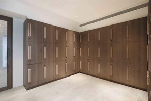 A room with a large wardrobe, a tiled floor, and a ceiling with recessed lighting. - Gamalan Star Hotel (Yilan)
