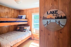 2 makuuhuonetta, silitysrauta/-lauta, internet, vuodevaatteet