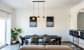 Dining - House in Vale Parra Near Salgados Lagoon (Albufeira)