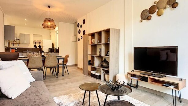 Living area - Apartments for 6 People (Antibes)