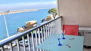 Unclassified image, 3 of 3, button - Air-conditioned and With an Unobstructed View: 300m From the Beaches: Apartment Sleeps 4 (Port-la-Nouvelle)