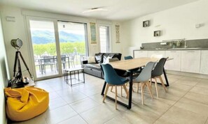 Living area - Apartments for 8 People (Aix-les-Bains)