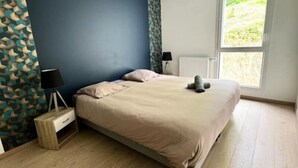 Room - Apartments for 8 People (Aix-les-Bains)