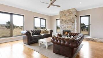 TV, peis og bordtennis