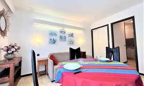 Apartment | Dining - Apartment in Provence Near Thermal Baths (Gréoux-les-Bains)
