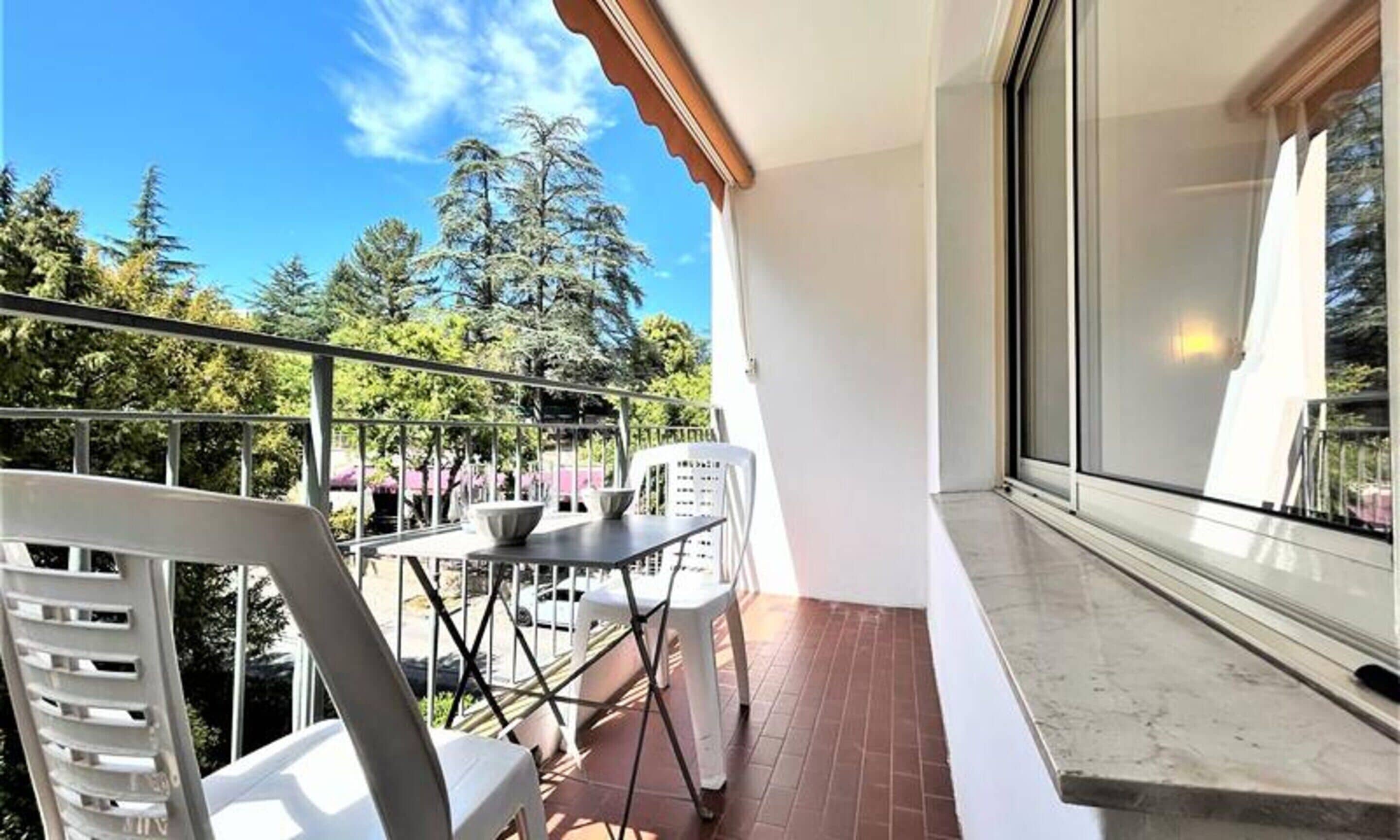 Apartment | Outdoor dining