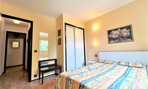 Apartment | 1 bedroom, individually furnished, iron/ironing board, bed sheets - Apartment in Provence Near Thermal Baths (Gréoux-les-Bains)