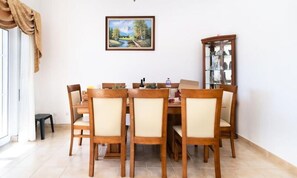 Dining - House in Vale Parra Near Salgados Lagoon (Albufeira)