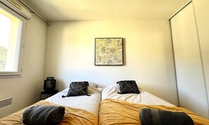 Iron/ironing board - Apartments for 5 People (Avene)