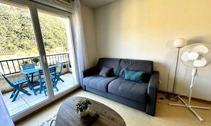 Living area - Apartments for 5 People (Avene)