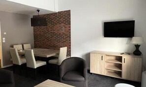 Dining - 2 Rooms for 8 People (Eaux-Bonnes)