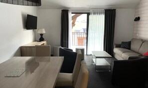Living area - 2 Rooms for 8 People (Eaux-Bonnes)