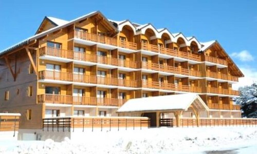 2 Rooms for 4 People