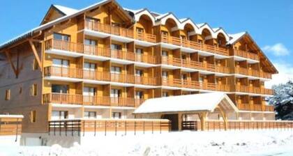 2 Rooms for 4 People