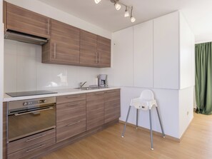 Fridge, microwave, oven, dishwasher - Florence with private garage by Interhome (Oostende)