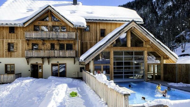 Pool - Apartment in Savoie With Heated Pool (Saint-Colomban-des-Villards)