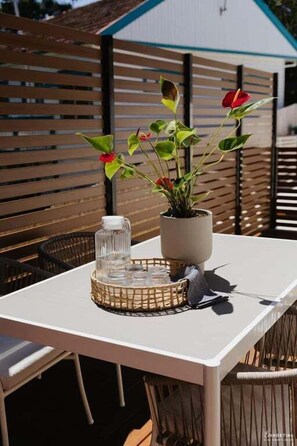Outdoor dining - Lavender House in Katoomba (Blue Mountains)