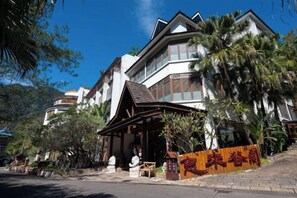 Ảnh chưa phân loại, 4 trong số 6 ảnh, nút