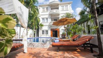 Fachada de la propiedad